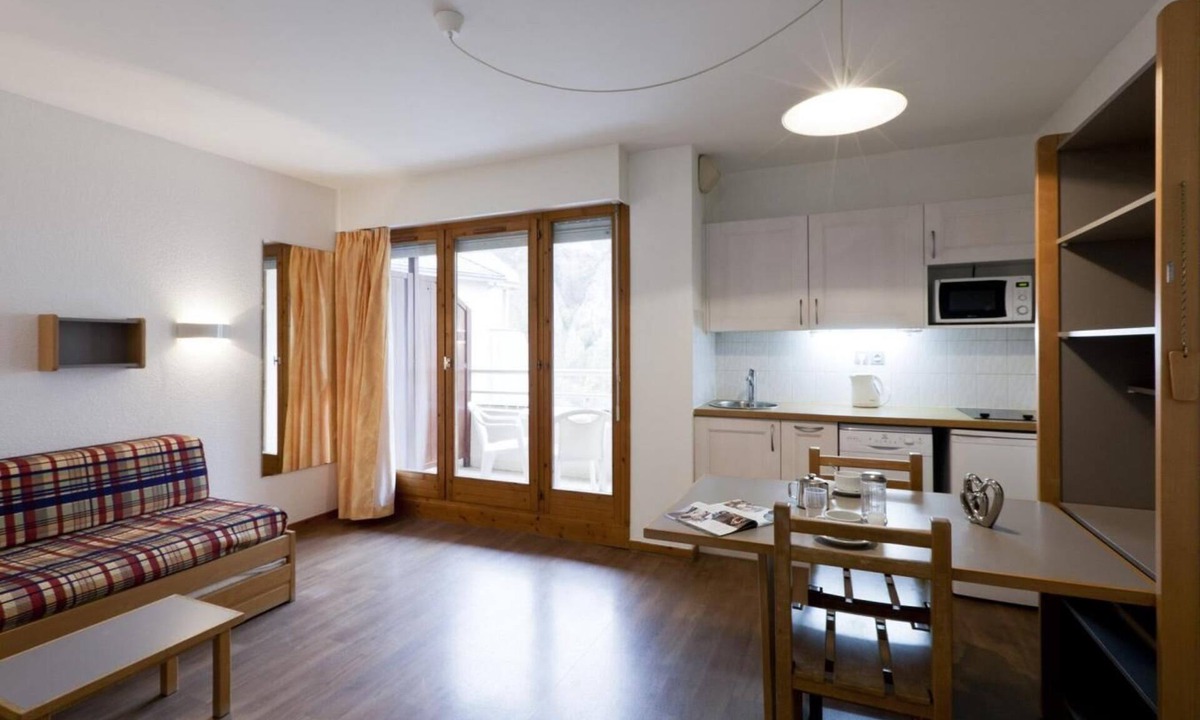 Brides-les-Bains Apartment | 200m from ski lifts, 2nd floor, balcony, tv, 24m², Brides Les Bains