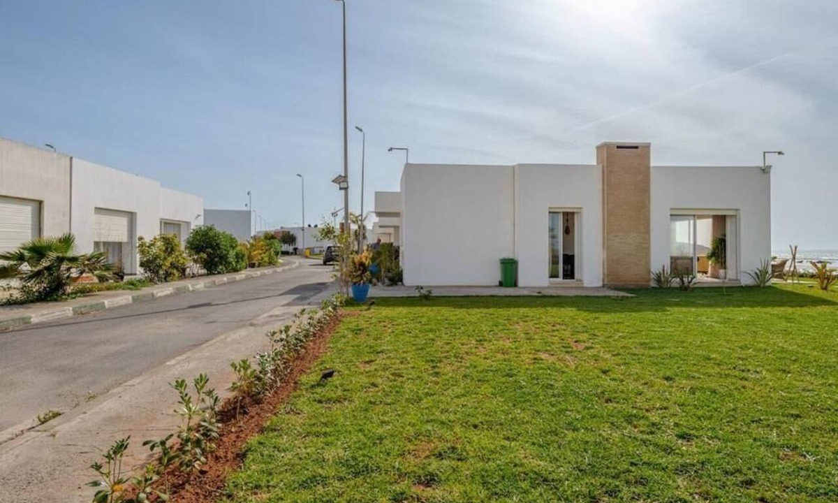 Harhoura House | 3BR Cozy Beachfront Villa & Gardens, in Plage Val d’Or
