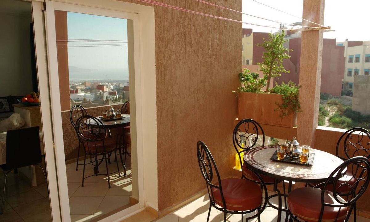 Tamraght Apartment | 5 min from beach, flat terrace sea view ideal family/surfeur typical Berber village