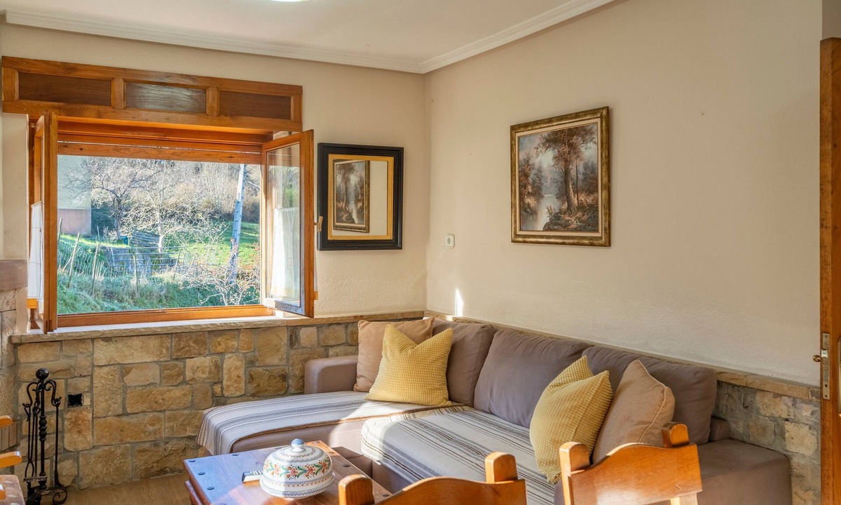 La Robellada House | Apartment 'Casa Geli 1' in La Robellada, Onís – Sleeps 9, Pet-Friendly