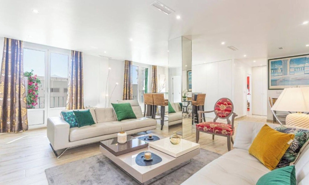 Barri Vell - Santa Creu Apartment | Apartment in the center of Alicante and 100 meters from the beach.