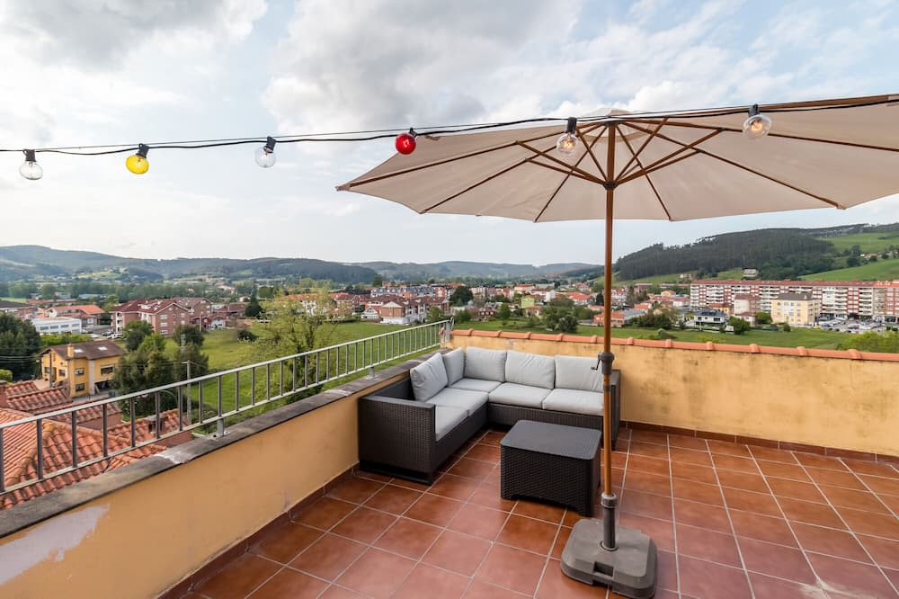 Renedo Apartment | Apartment 'Luminoso' with Mountain View, Private Terrace and Wi-Fi