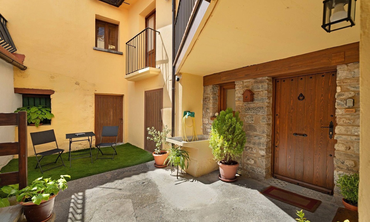 Torla-Ordesa Apartment | Apartment 'Rural Ordiso' with Mountain View, Private Terrace and Wi-Fi