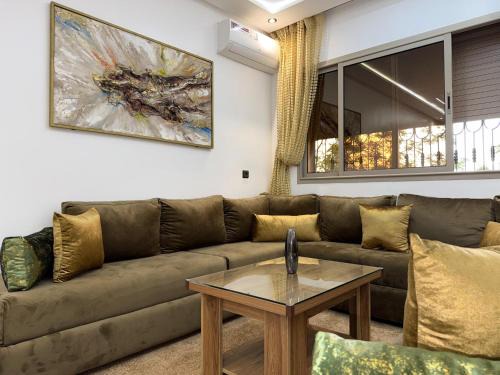 Azrou Apartment | Appartement 3 chambres, Clim, wifi, Netflix, cuisine équipée