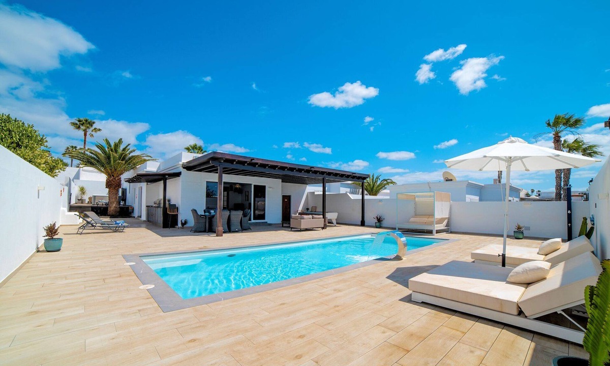 Los Mojones Villa | Beautiful Puerto Del Carmen Villa | 3 Bedrooms | Villa Crystal | Private Pool