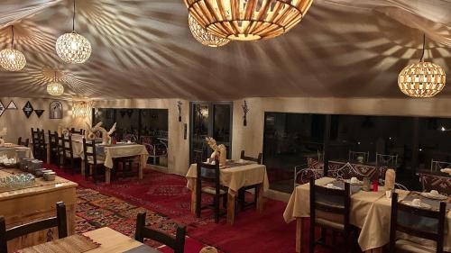 Lac Yasmins Hotel | Bivouac Luxe Le Ciel Bleu