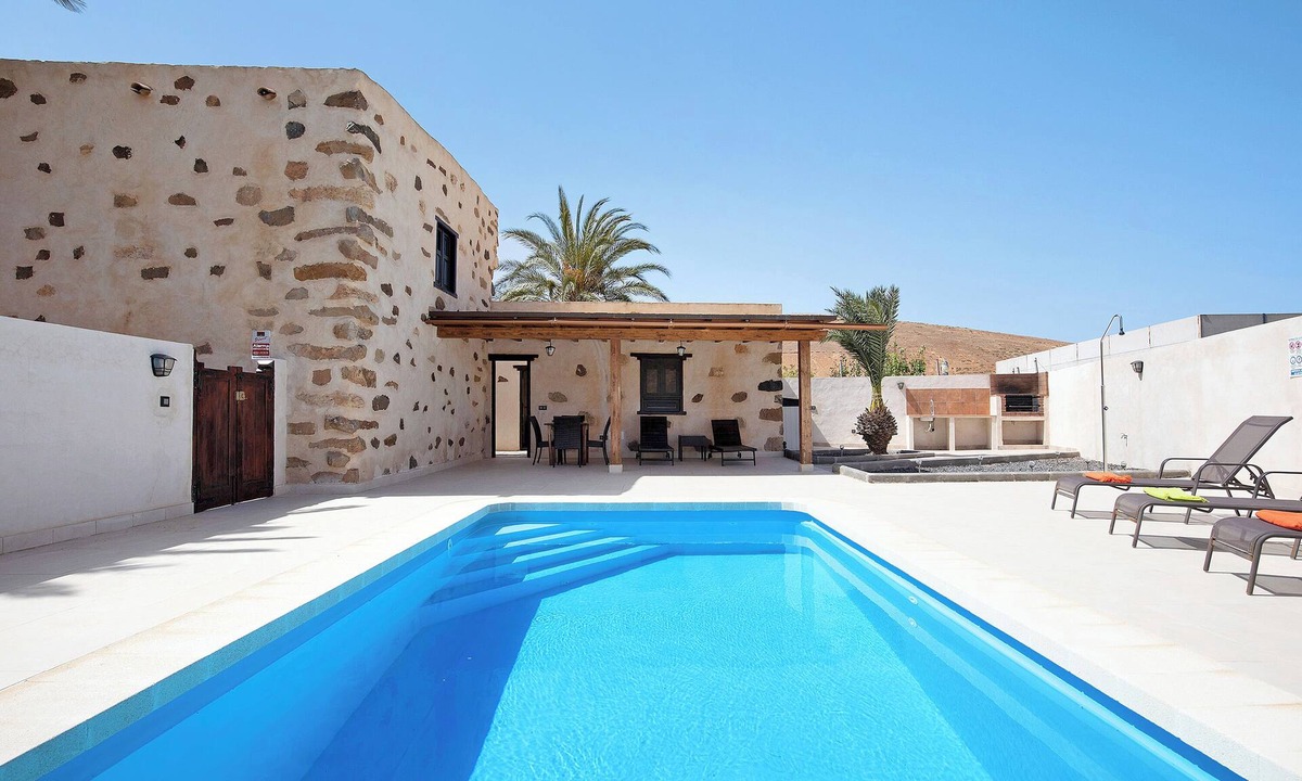 Pajara House | "Casa Rural Andresito" with Mountain Views, Pool, Wi-Fi, and Terrace