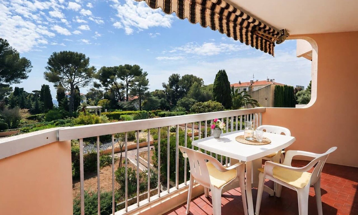Boulouris-sur-Mer Apartment | Charming accommodation 3 * by the sea with sea view. Private park, elevatoring