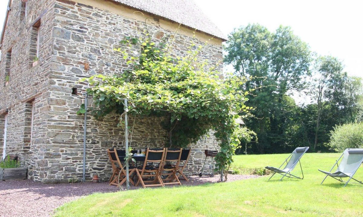 Saint-Ebremond-de-Bonfosse Cottage | Charming House in St Ébremond, Nature and Comfort