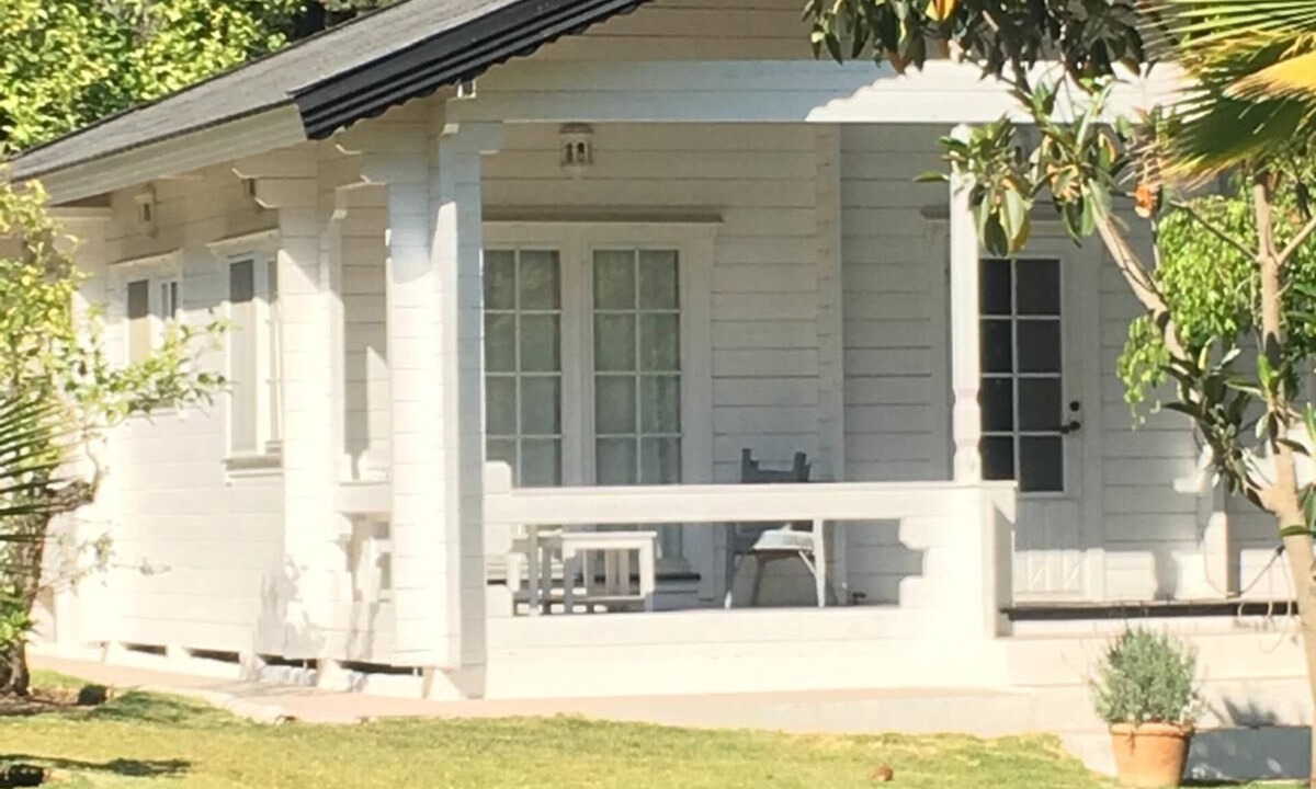 New Golden Mile House | Comfortable chalet in a superb garden 5 minutes from the beach.