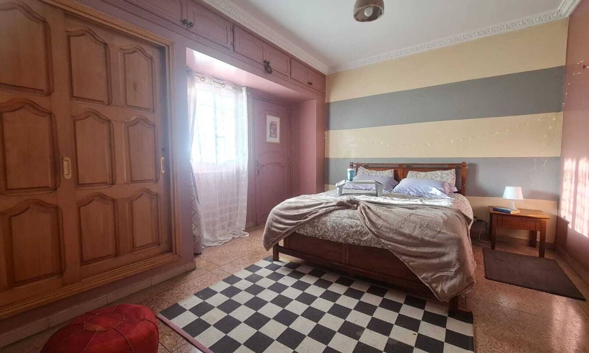 Sidi Bernoussi Bed & Breakfast | Cozy Villa bedroom with balcony : private bath accessed via shared space.