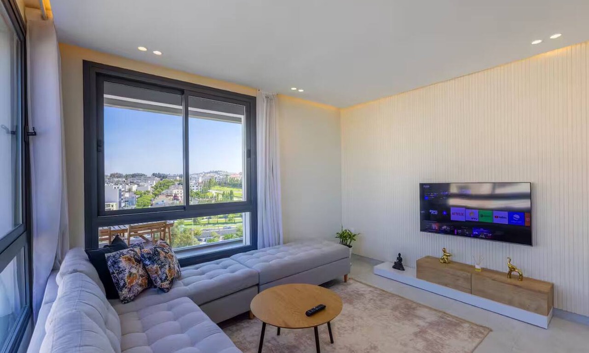 Bni Makada Apartment | Elegant 3BR Apartment - Gym, Terrace & Nice View