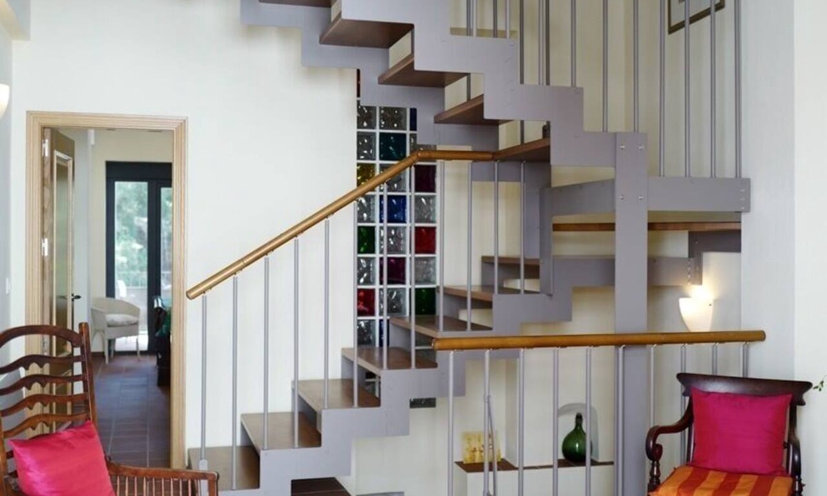 Alajar House | Elegante casa de 3 plantas en las afueras de la ciudad