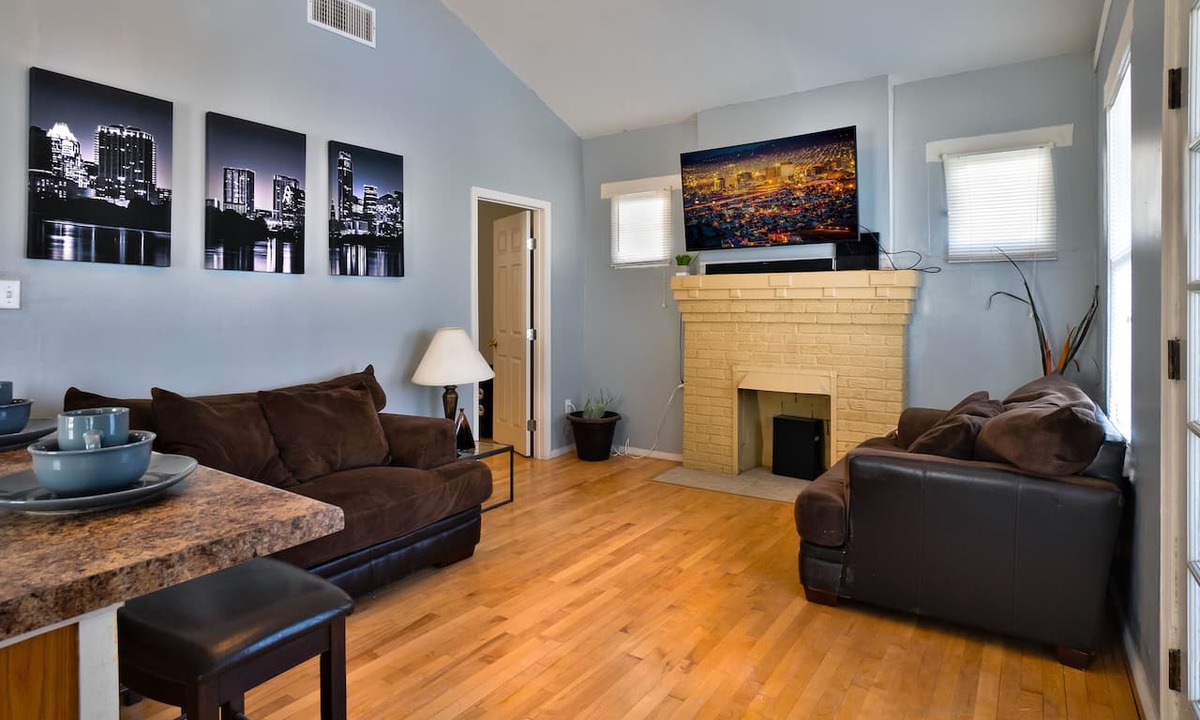 El Aggada House | Entire House Near Texas Tech Medical Center-2min