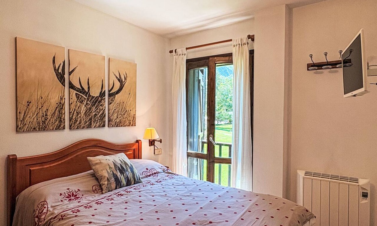 Pla de l'Ermita Apartment | Geräumige Wohnung mit Garten und Schwimmbad Herbasabina 5 Vall de Boí by Interhome