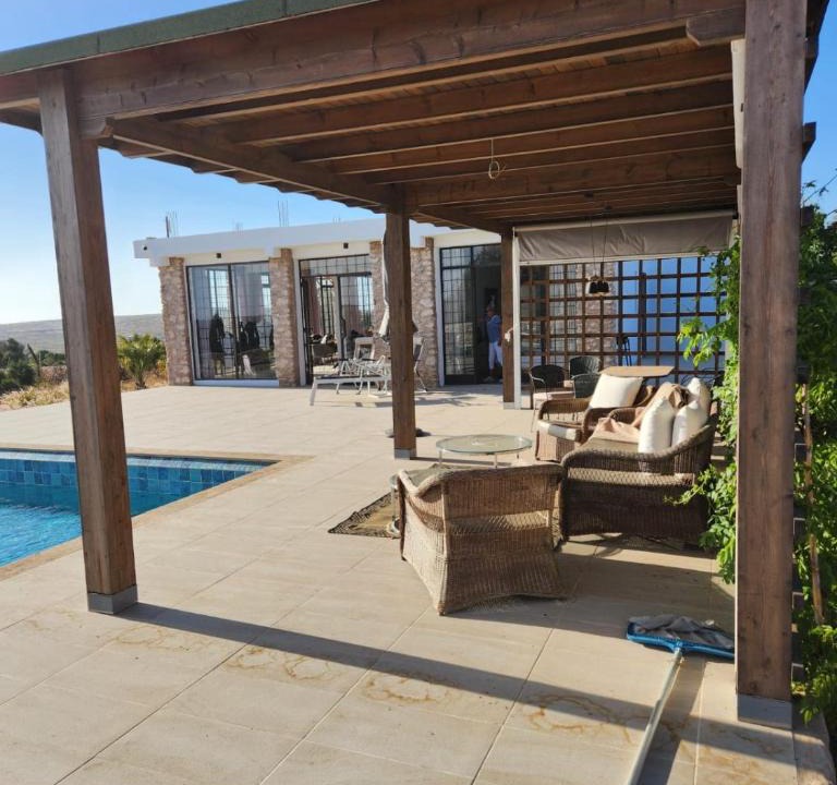 Ounagha Villa | Glass house