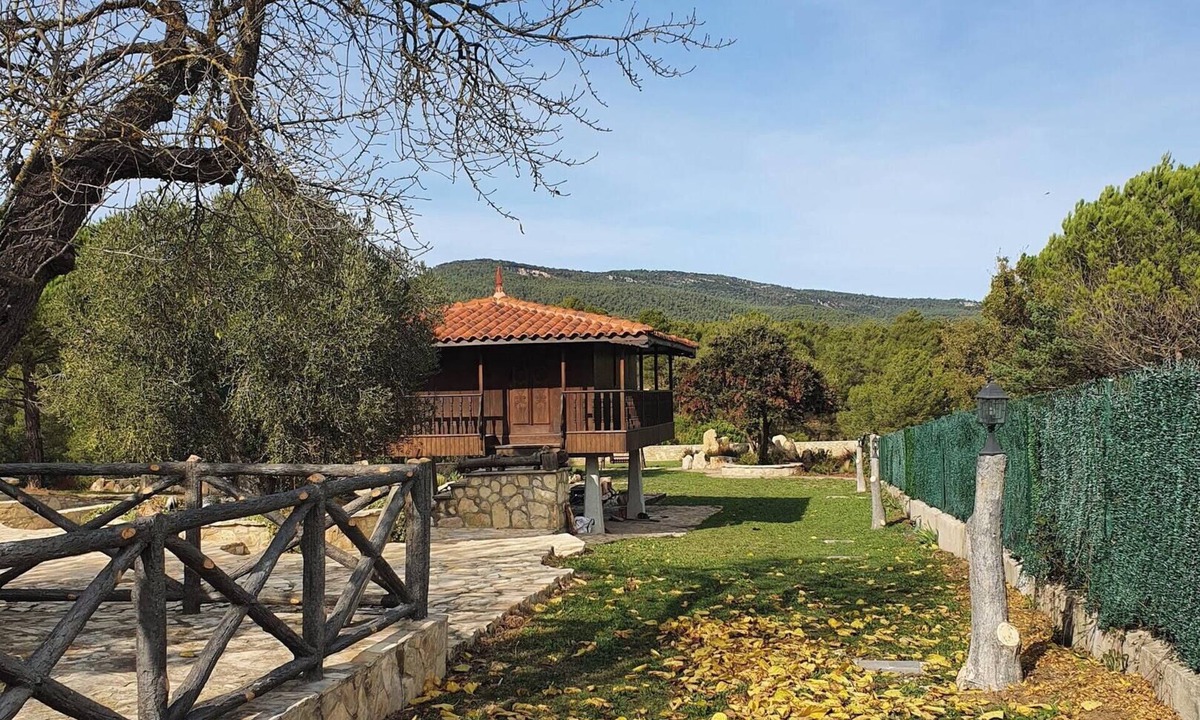 Querol Villa | Homerez - Spacious Villa in Querol with Private Pool and Jacuzzi