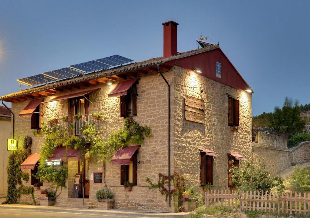 Murillo el Fruto House | Hostal Rural Txapi Txuri Logis Hotels