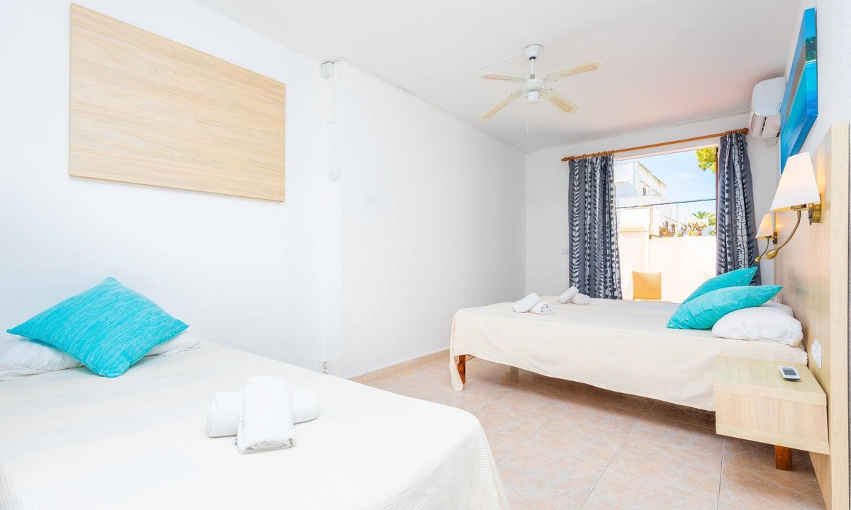 Cala d'Or Hotel | HOTEL ANTARES HAB. FAMILIAR - Cozy hotel near the beach in Cala d'Or. Free Wi-Fi