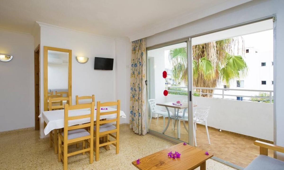 Ibiza Town Hotel | LeibTour code: VICEGRELI-A30/♫Close to Ushuaia/Hi - ☀Pool + Close to the beach