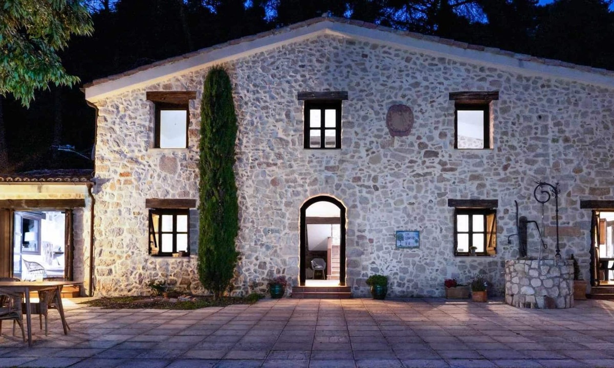 La Llacuna House | Luxurious stay in the countryside surrounded by wine fields near Barcelona.