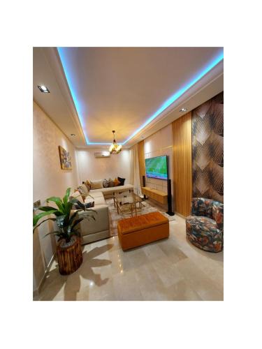 SOUR JDID Apartment | luxury apartment opposite HASSAN 2 MOSQU and FAIR international casablanca and SEA , near downtwn , INTERDIT COUPLES ARAABIC NON MARIÈ, FORBIDDEN UNMARRIED ARAABIC COUPLES , 2 room, 2 living rooms and 2 bathrooms basement car park FREE , apartment with
