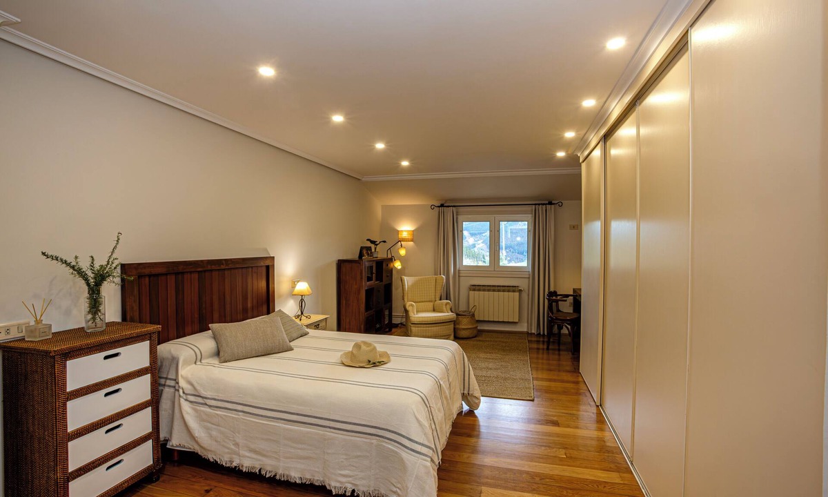 Mallabia Cottage | Maran Home Standard Double Room with Shared Bathroom