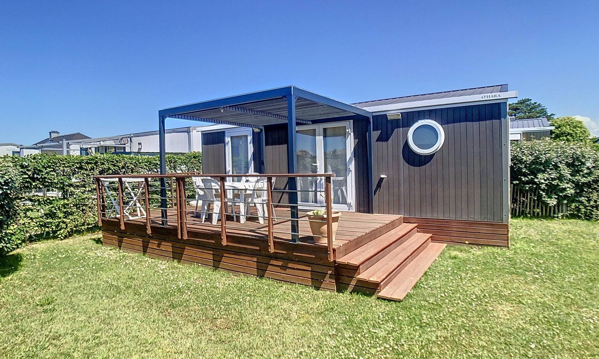 Jullouville-les-Pins House | Modern 2-Bed Mobile Home, 200m from Beach, Pool, WiFi, Parking, Near Mont Saint-Michel