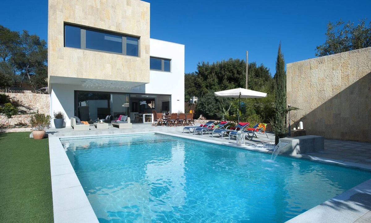 Crestatx Villa | Modern Luxury Villa with Heated Pool, Outdoor Jacuzzi & 4 En-Suite Bedrooms