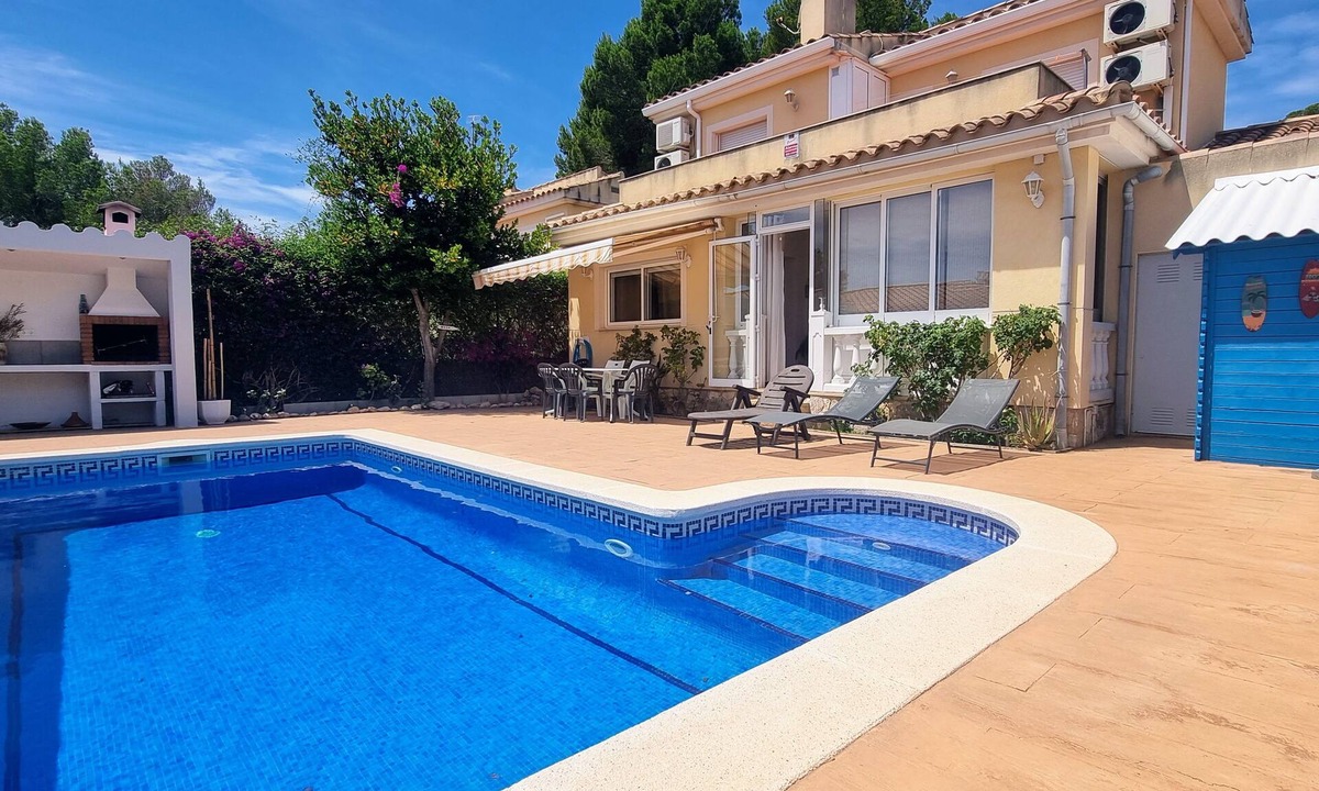 Les Tres Cales House | Nice house for 8 people with private pool, wifi and 400m from the sea.