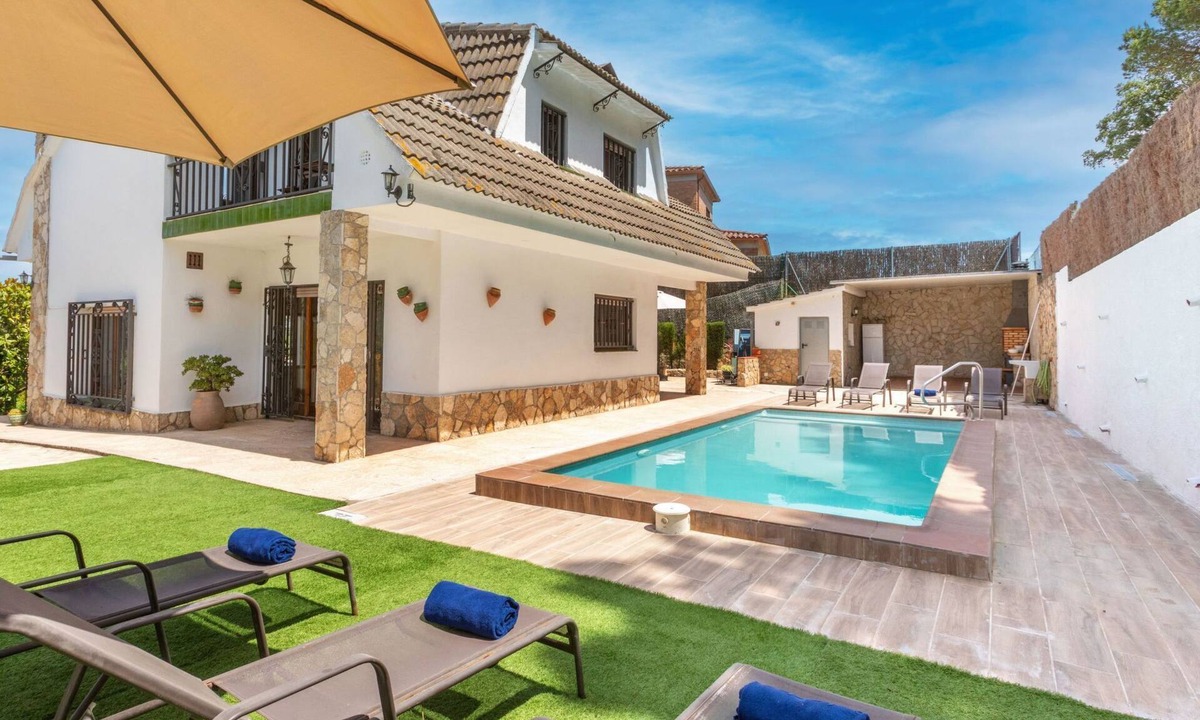 Puigventos House | Paradis by Interhome