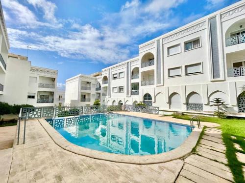 Al Bahraoyine Apartment | Peaceful 2 Bedroom Apartment with Swimming Pool