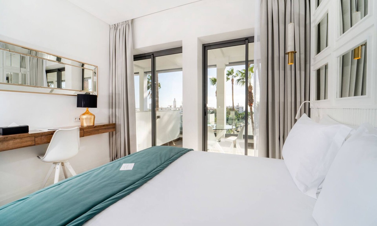 Swiss City Hotel | Petit Palace Suites Hotel