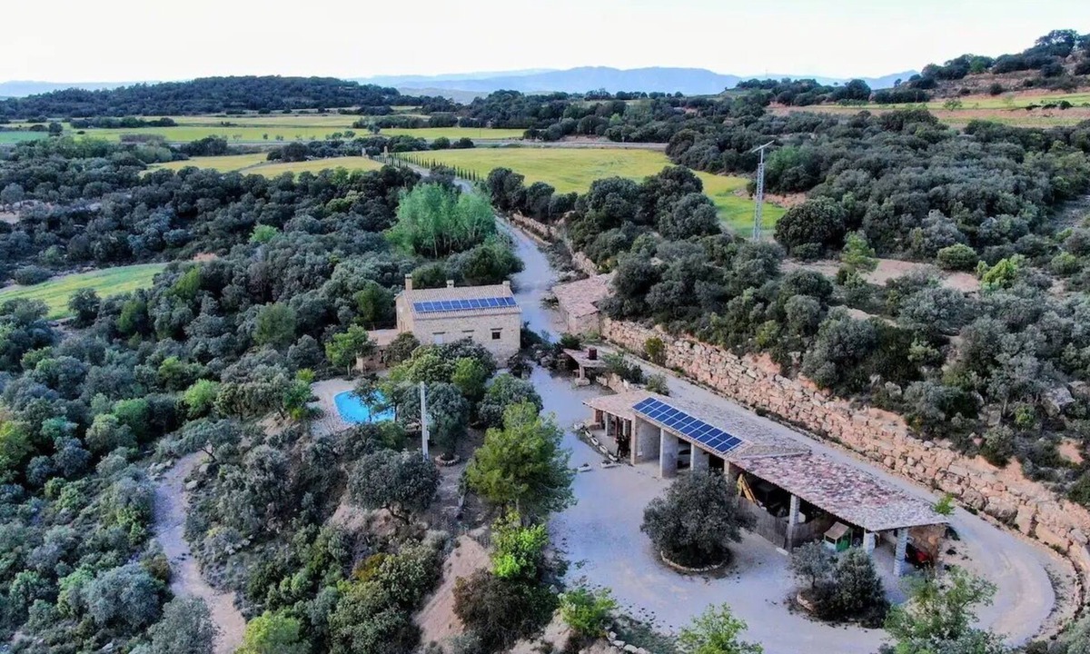Biosca Cottage | Rural house with swimming pool for groups of up to 15 people