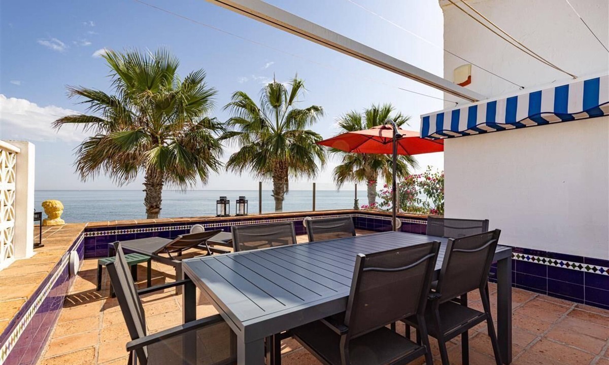 Bahia Dorada House | Rustic beachfront townhouse with pool and Wifi, Close to beach, gardens, pool and town
