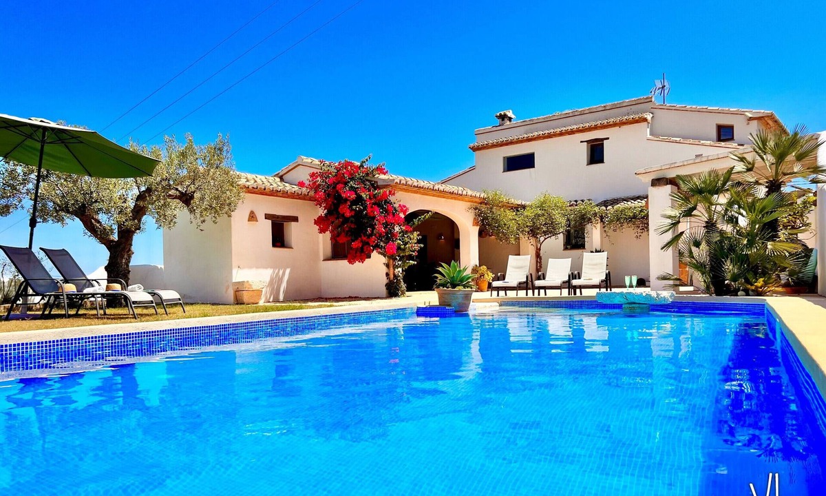 Fustera Villa | Rustic Mediterranean villa in Benissa for 8 people · Swimming pool with sun terrace and peaceful surroundings · Villa Mariposa