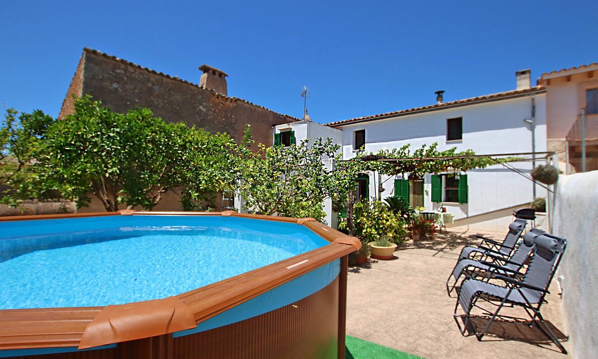 Pina Ski Chalet | Sant Coste House, charming village house with pool and garden