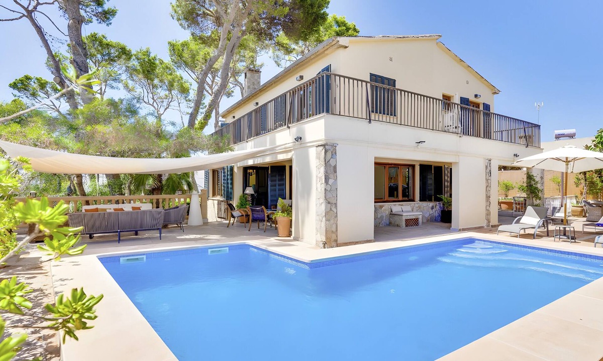 Can Pastilla Villa | Seaside Luxury Villa with Saltwater Pool in Palma de Mallorca