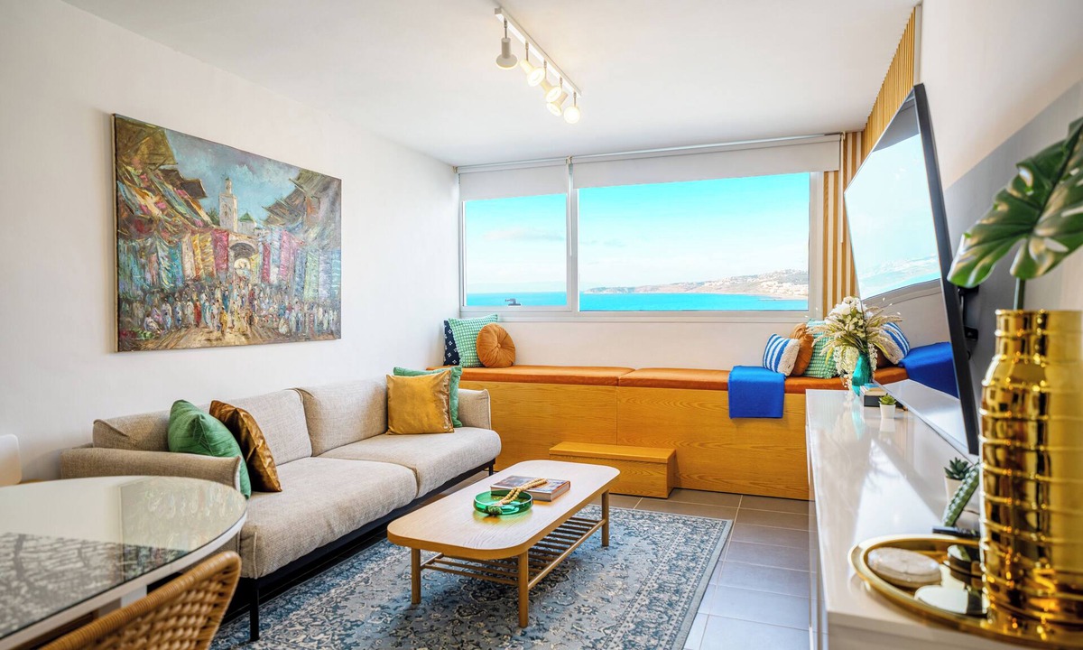 Quartier Al Amal Apartment | Top-floor 3-bedroom apartment, stunning beach views, just a 3-minute walk to the beach, train, mall.