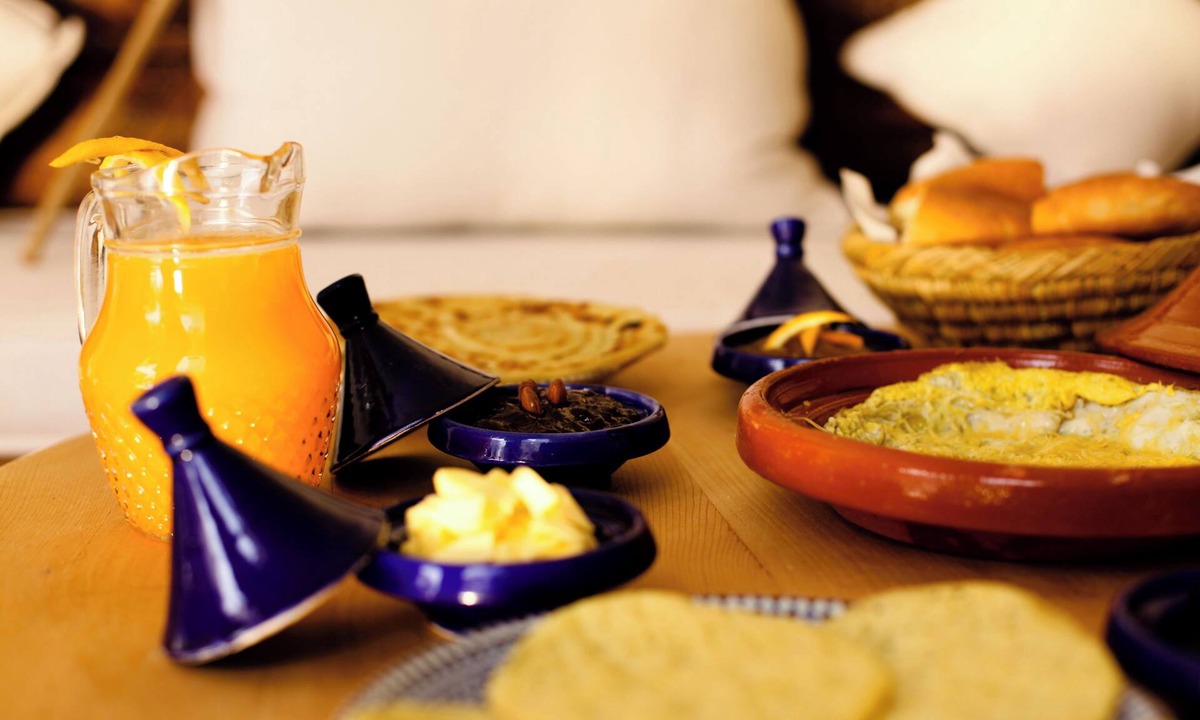Bab Taghzout Hotel | Twin single bed in cosy lil riad
