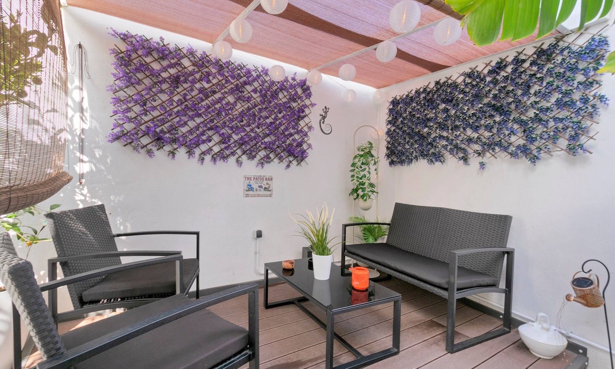 Punta del Hidalgo Apartment | Vacation Studio 'Loft Cerca Del Mar Tenerife' with Shared Terrace, Shared Garden and Wi-Fi
