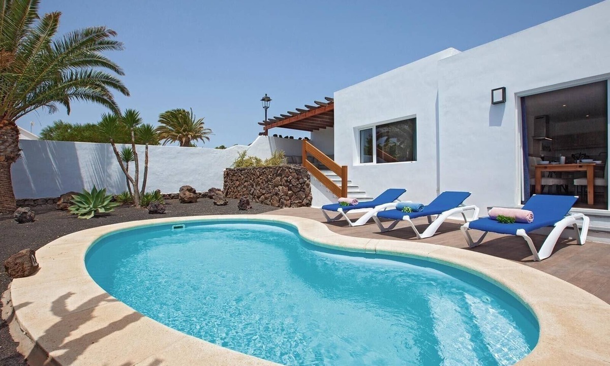 Los Mojones Villa | "Villa Esencia" with Pool, Garden, A/C & Wi-Fi