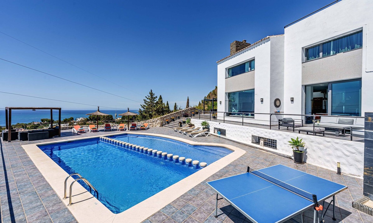 Benalmadena Costa Villa | Villa 'Holivista' with Sea View, Wi-Fi and Air Conditioning