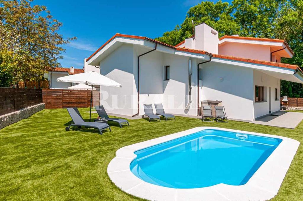 La Portilla Ski Chalet | Villa Valdés-Un lugar idílico,cerca de la costa.