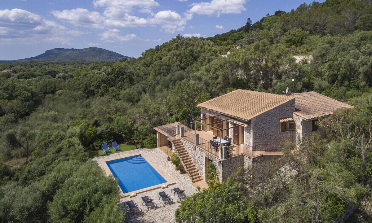 Buger Villa | Villa with 3 bedrooms and 2 bathrooms, with pool and barbecue