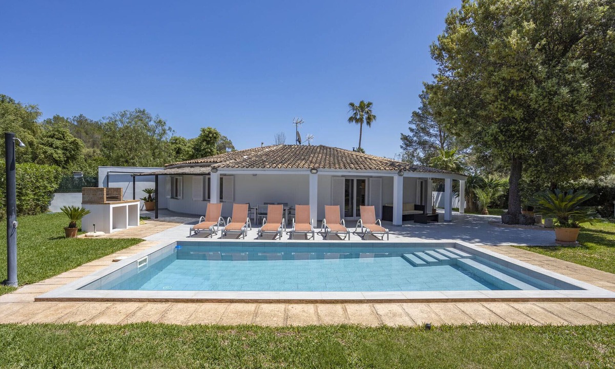 Crestatx Villa | Villa with 3 bedrooms, 2 bathrooms, large terrace with pool and barbecue