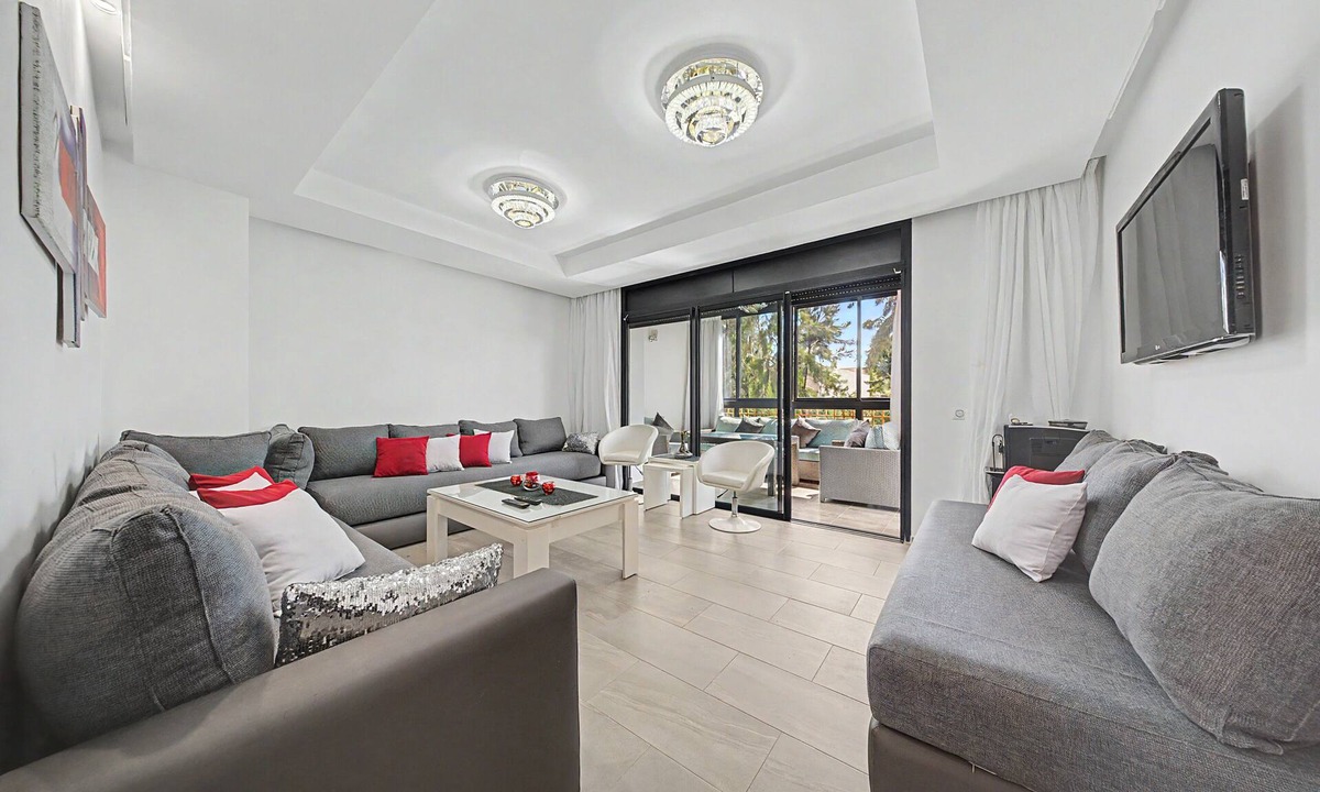 Tamrhakht Apartment | Walk to the Beach in 1 Minute Private Pool & Modern Comfort