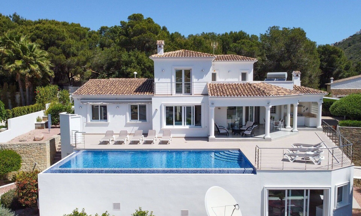 Arnella Villa | Wonderful private villa for 8 people with private pool, WIFI, A/C, TV and terrace