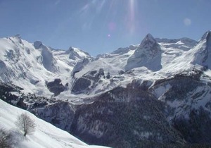 150m from ski slopes, 1st floor, view ski slopes, fitness, swimming pool, sauna, tv, ski locker in Eaux-Bonnes