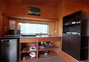CABANE DANS LES ARBRES (4m) & SPA privatif 4/5 pers adapted PMR in NOUES DE SIENNE